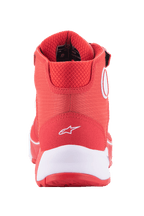 Chaussures de moto Alpinestars MM93 CR-X Drystar®, rouge vif et blanc, vue arrière du talon présentant un logo Alpinestars blanc, semelle intermédiaire blanche épaisse et col en mesh rouge rembourré