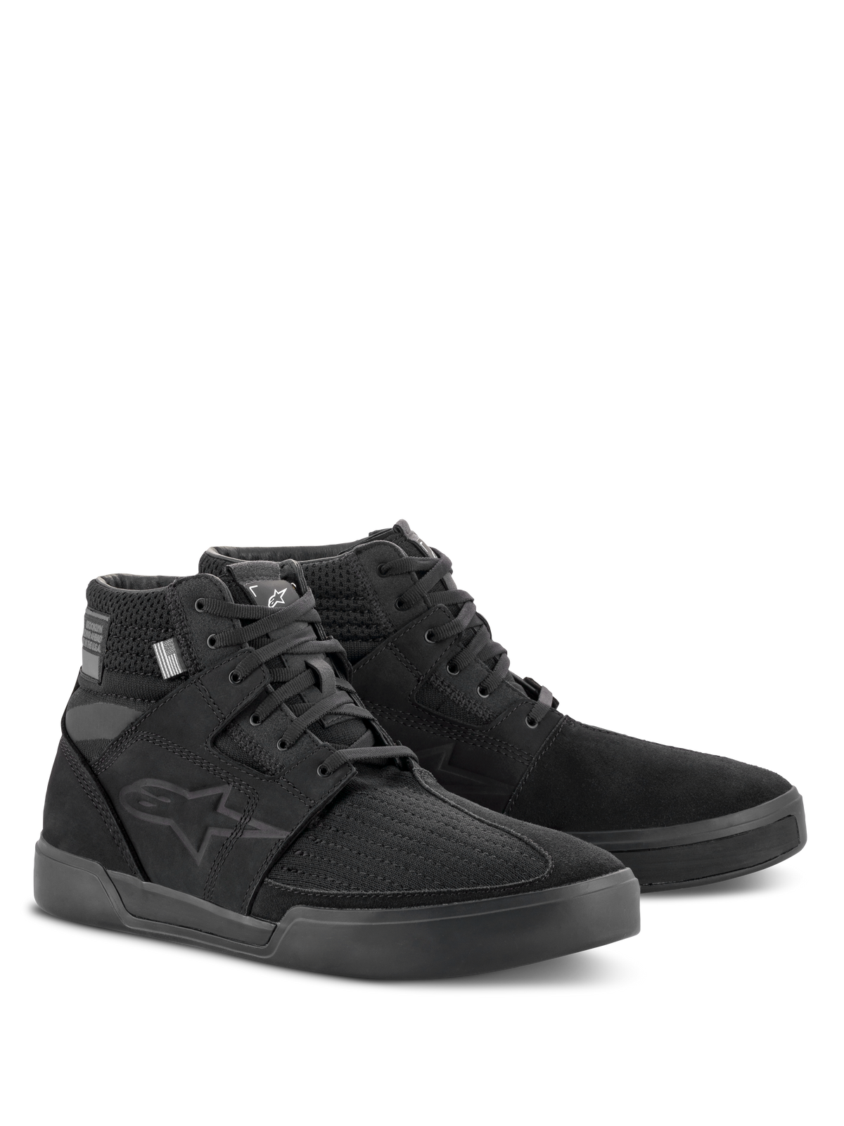 Alpinestars Primer Motorradschuhe, Schwarz, knöchelhohes Urban-Design aus Textil- und Wildleder, mit dezentem Astars-Logo an der Seite, für Schutz und Komfort abseits des Motorrads