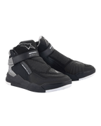 Alpinestars Speedflight Street Shoes, zwart en gun metal, urban motorrijschoenen met een mesh bovenwerk en TPU-verstevigingen, ritssluiting aan de zijkant en klittenband enkelband, eigentijds op sneakers geïnspireerd ontwerp