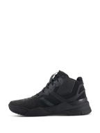 Chaussures Alpinestars Speedflight, Noir Noir, vue de profil de chaussures de moto haute performance, design mi-montant inspiré des baskets avec tige en ripstop et panneaux de renfort sans couture, silhouette athlétique durable entièrement noire