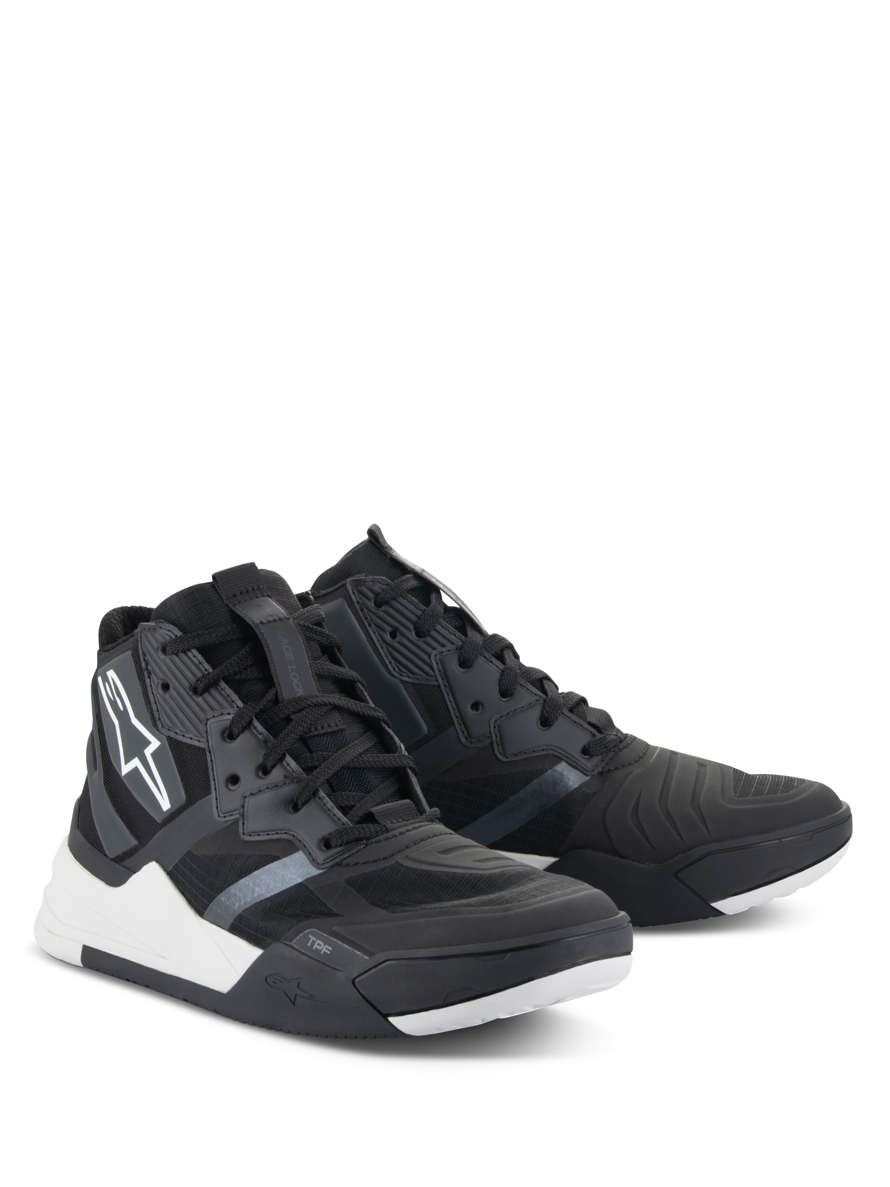 Alpinestars Speedflight schoenen, performance motorschoenen, zwart en wit, sneakers in straatstijl voor motorrijders met een ripstop bovenwerk, witte accenten op de tussenzool en het Alpinestars-logo aan de zijkant