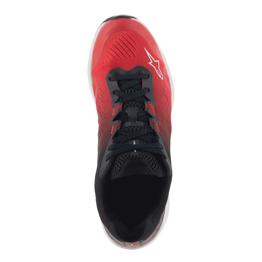 Alpinestars Meta Road V2 schoenen, sportswear schoenen, rood, zwart en wit, bovenaanzicht met een kleurverloop van rood naar zwart, zwarte veters en wit Alpinestars-logo, ontworpen voor dagelijks comfort en race-team werkkleding