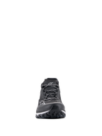 Alpinestars Meta XR V2 Schoenen, sportieve vrijetijdsschoenen, zwart, wit en donkergrijs, vooraanzicht met het technisch mesh bovenwerk, veters met patroon, wit Alpinestars-logo op de neus en een robuuste loopzool ontworpen voor grip en comfort.