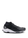 Alpinestars Meta XR V2 schoenen, sportswear schoenen, zwart en wit, technisch mesh bovenwerk met een dikke witte tussenzool en robuuste donkergrijze buitenzool, sportief-casual ontwerp met elastische kraag en Alpinestars logo
