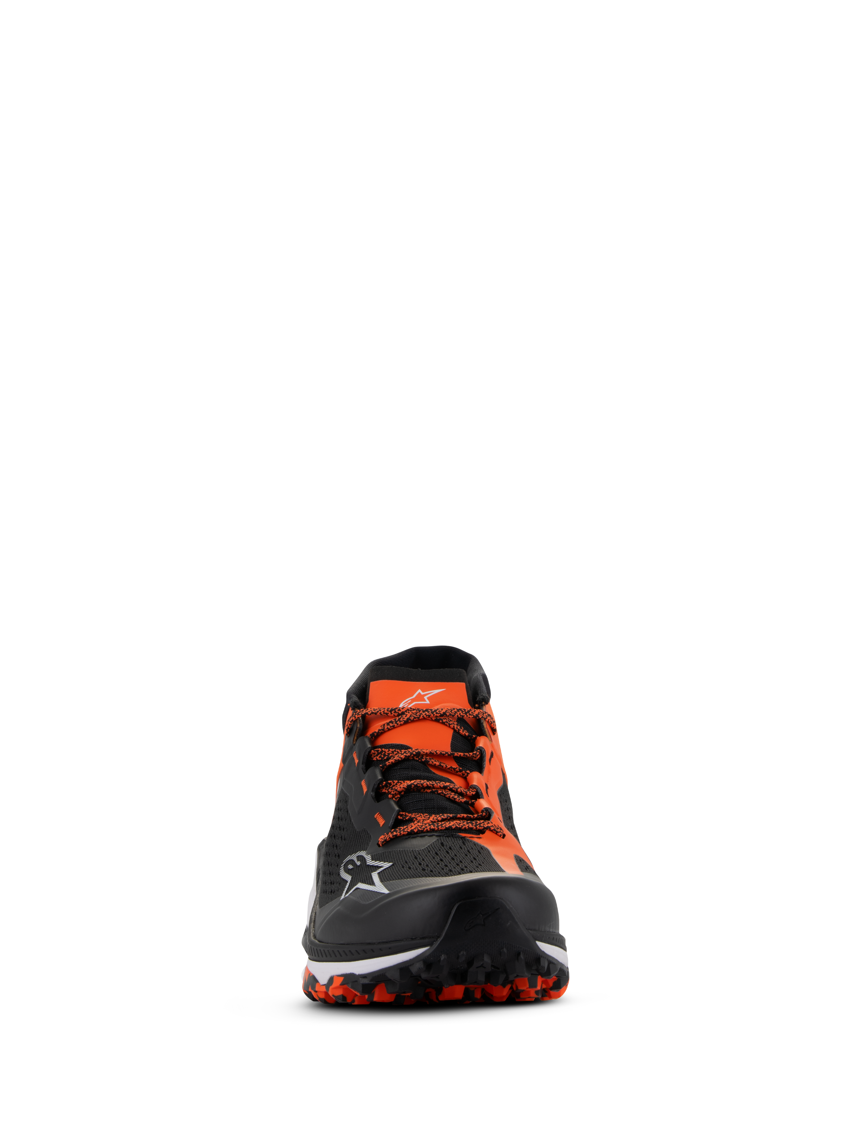 Alpinestars Meta XR V2 schoenen, zwart oranje wit, vooraanzicht met bovenwerk van technisch mesh, oranje veters en robuuste oliebestendige rubberen zool met zichtbaar profiel, sportieve vrijetijdsschoenen