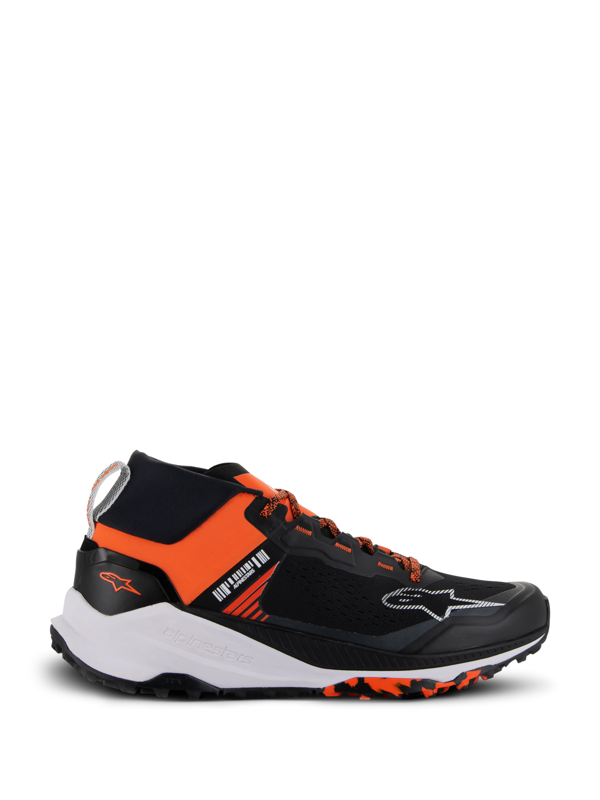 Alpinestars Meta XR V2, baskets sport-casual, noir et orange, tige en maille monobloc, semelle intermédiaire blanche épaisse avec logo et semelle extérieure marbrée, design athlétique léger pour un confort quotidien et une adhérence tout-terrain