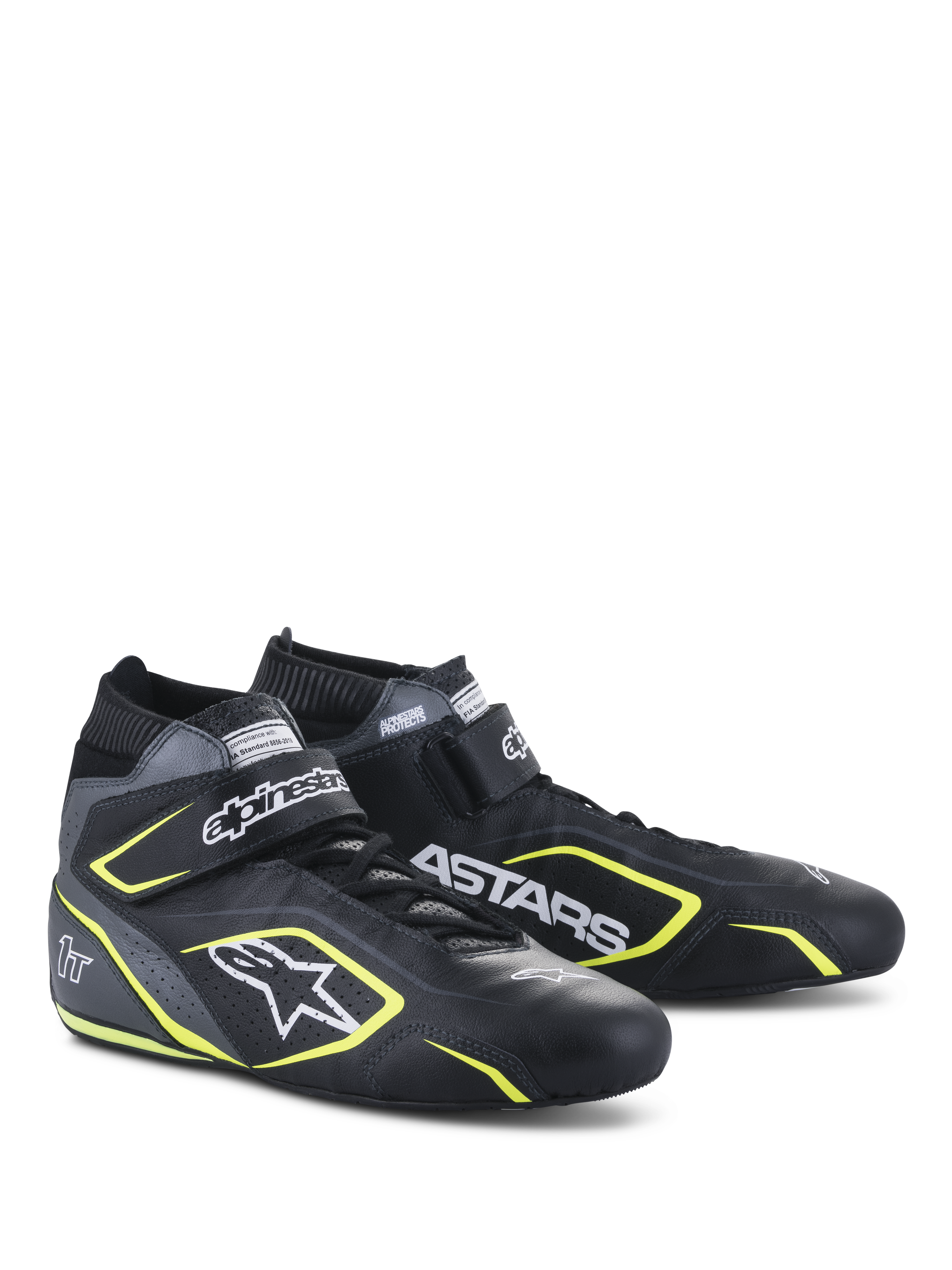 Chaussures Alpinestars Tech-1 T V3 FIA, chaussures de course automobile, noir, gris et jaune fluo, construction entièrement en cuir avec sangle auto-agrippante, accents jaune fluo, logos blancs Alpinestars et ASTARS, design professionnel pour le sport automobile