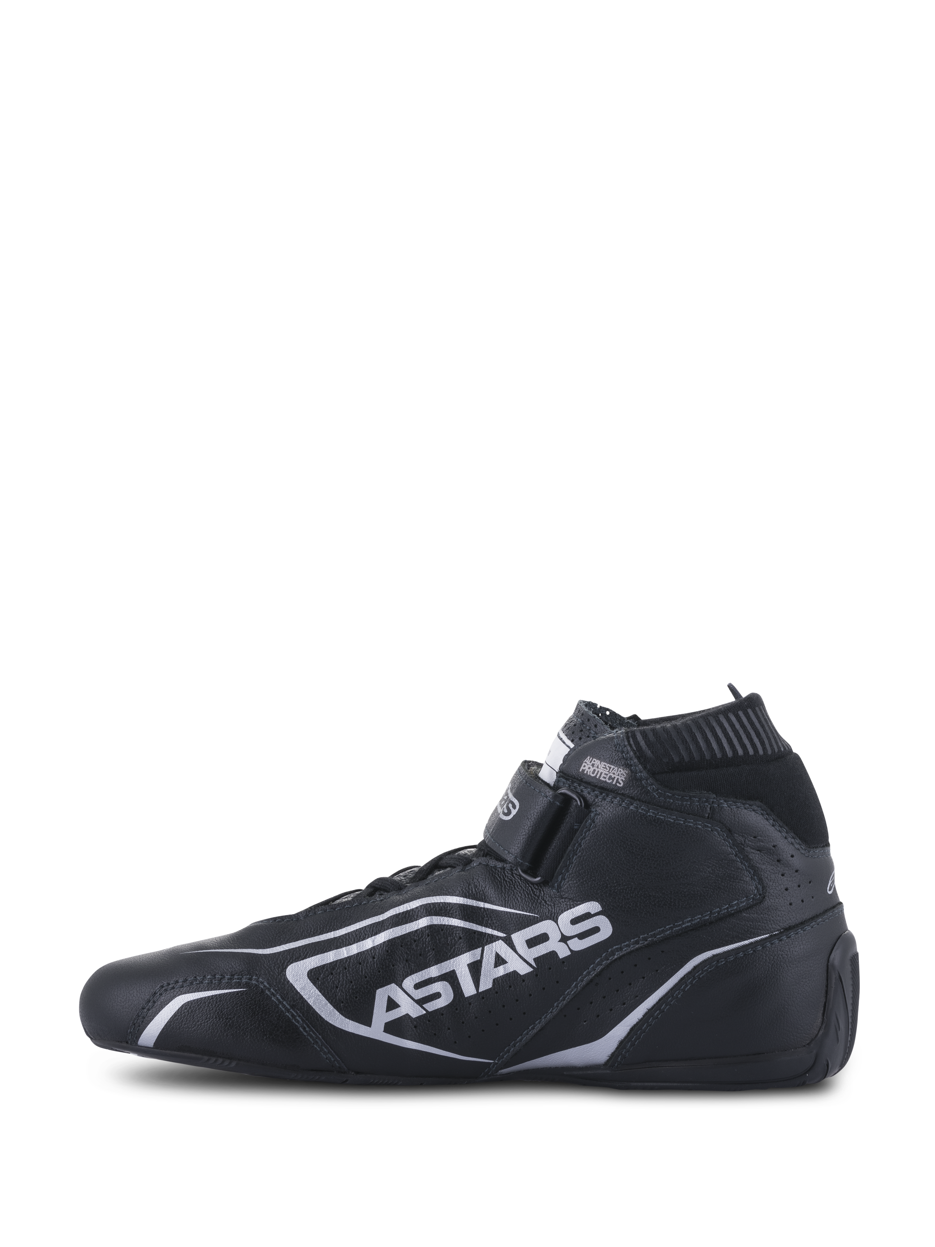 Alpinestars Tech-1 T V3 Shoes FIA, chaussures de course automobile, noir et argent, vue de profil, construction intégrale en cuir de bovin avec logo ASTARS argenté, sangle à crochet et boucle réglable et col élastique ignifuge.