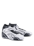 Alpinestars Tech-1 T V3 FIA schoenen, wit-zwarte racingschoenen, professionele motorsportschoenen, FIA-gecertificeerd, hoogleren ontwerp met geperforeerde ventilatie, klittenbandsluiting bij de enkel en opvallende zwarte Astars-branding.