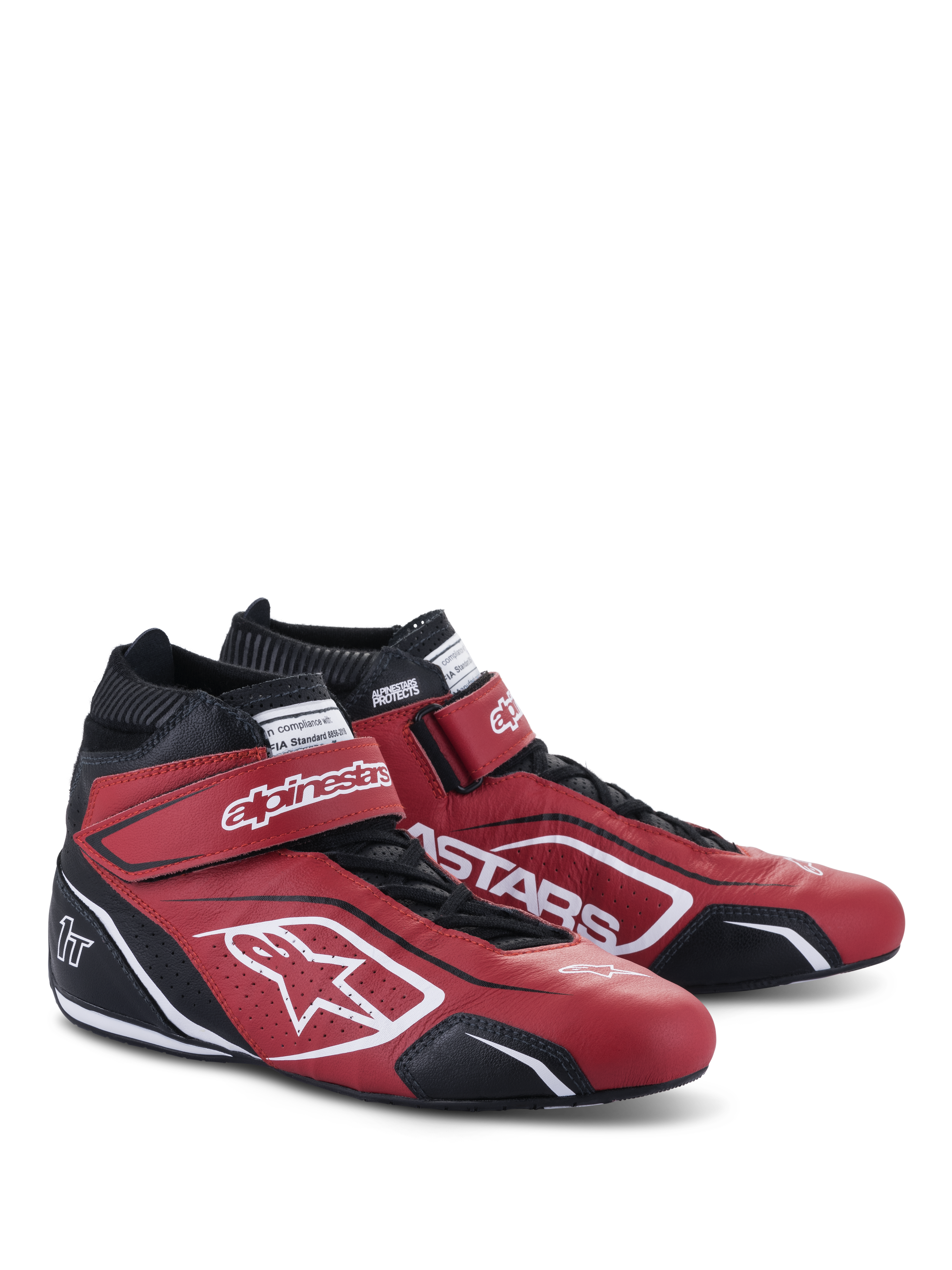 Chaussures Alpinestars Tech-1 T V3 FIA, chaussures de course automobile, rouge, noir et blanc, paire de chaussures mi-montantes en cuir avec sangles réglables à boucles et crochets et lacets traditionnels, logo Alpinestars blanc et panneaux latéraux perforés