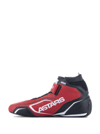 Chaussures Alpinestars Tech-1 T V3 FIA, chaussures de course automobile, rouge, noir et blanc, vue de profil avec marquage ASTARS blanc, sangle de fermeture à crochet et boucle et col élastique ignifuge, chaussures de sport automobile professionnelles en cuir de bovin.