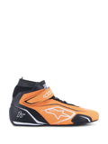 Chaussures de course Alpinestars Tech-1 T V3 FIA, orange fluo et noir, bottines de sport automobile montantes avec accents blancs et sangle Velcro à la cheville, cuir perforé pour la respirabilité, vue latérale d'un équipement de course automobile professionnel