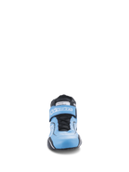 Chaussures Alpinestars Tech-1 T V3 FIA, chaussures de course automobile, bleu clair avec accents noirs et blancs, vue de face montrant le double système de fermeture avec lacets et sangle auto-agrippante, chaussures de pilotage en cuir haute performance