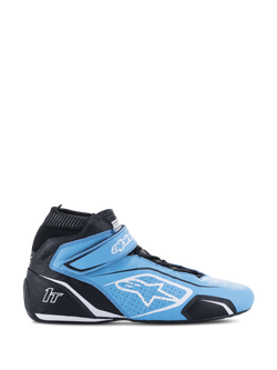 Alpinestars Tech-1 T V3 schoenen FIA, autosportschoen met hoge schacht, lichtblauw en zwart met witte accenten, zijaanzicht met klittenbandsluiting, wit sterlogo, geperforeerde lederen constructie en een dunne performance-buitenzool
