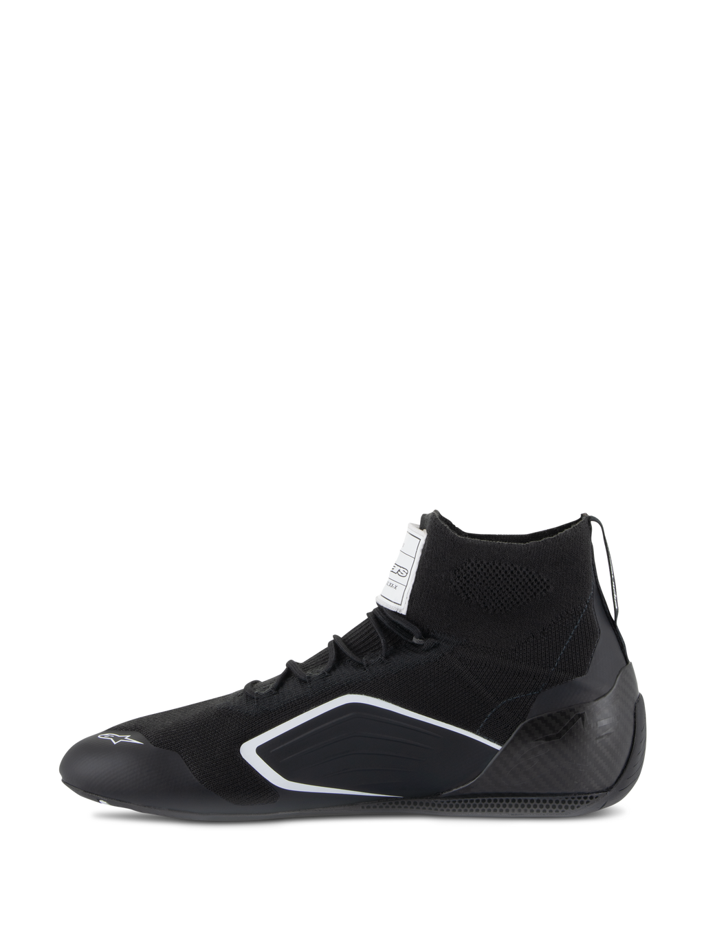 Chaussures Alpinestars Supertech, chaussures de course automobile, noires, vue de profil avec tige en tricot, contrefort de talon en fibre de carbone et accents géométriques blancs, équipement professionnel de sport automobile