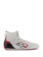 Chaussures Alpinestars Supertech, chaussures de course automobile certifiées FIA/SFI, blanc avec accents rouges et noirs, tige en tricot, coque de talon en fibre de carbone et semelle rouge, design montant élégant pour le sport automobile professionnel