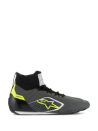 Alpinestars Supertech Shoes FIA/SFI, chaussures de course professionnelles montantes, gris froid et noir avec accents jaune fluo, tige en tricot d'aramide, contrefort de talon en fibre de carbone, logo étoile jaune et semelle fine blanche et noire, chaussures homologuées pour le sport automobile