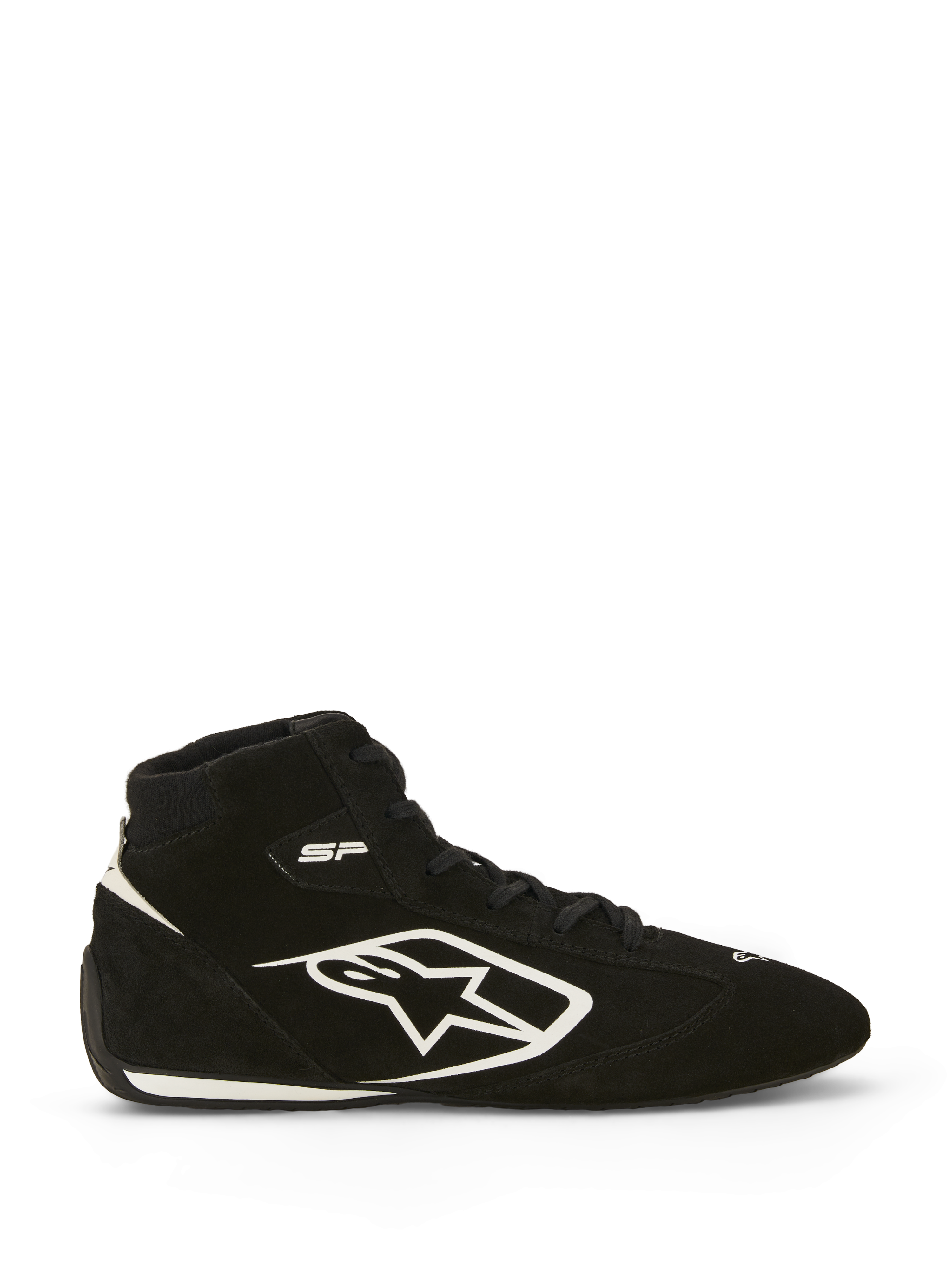 Chaussures Alpinestars SP V3 FIA, chaussures de course automobile, noir et blanc, profil latéral montrant une tige en daim de qualité supérieure avec un grand logo Alpinestars blanc, design montant, marquage « SP » près de la cheville et semelle fine aux spécifications de course avec liseré blanc.