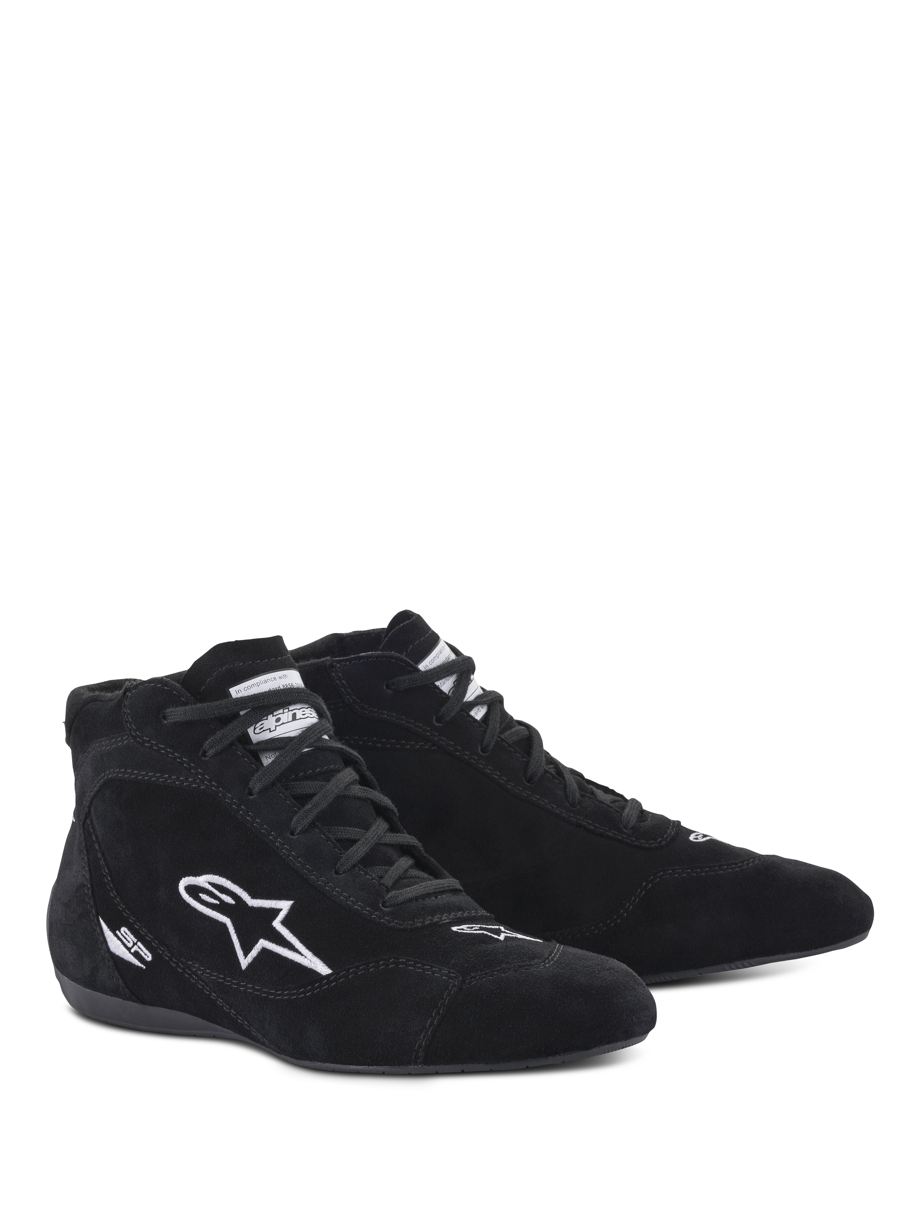 Alpinestars SP V2 schoenen, autoraceschoenen, zwart, hoog suède ontwerp met wit geborduurd sterlogo en SP-branding, dunne F1-specificatiezool voor nauwkeurig pedaalgevoel, professioneel motorsportschoeisel