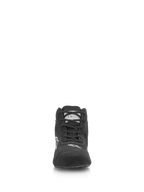 Alpinestars SP V2 schoenen, autoraceschoenen, zwart, vooraanzicht met premium suède bovenwerk, asymmetrisch vetersysteem, wit Alpinestars-logo op de neus, professioneel motorsportschoeisel