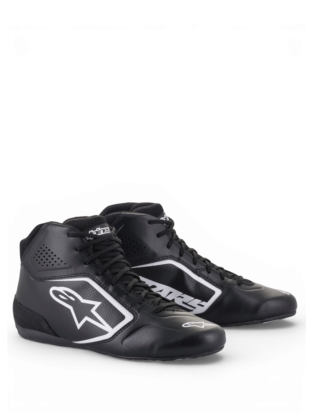 Chaussures Alpinestars Tech-1 K Start V2, chaussures de karting noires et blanches, dotées d'une tige légère en microfibre avec panneaux de ventilation perforés et logos Astars blancs.