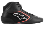 Alpinestars Tech-1 K Start V2 Schuhe, Kart-Schuhe, Asphalt-Schwarz und Orange Fluo, Seitenprofil mit Obermaterial aus Mikrofaser mit Laserperforationen, weißes Alpinestars-Logo mit orangefarbener Umrandung und schwarzen Schnürsenkeln