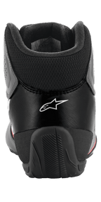 Alpinestars Tech-1 K Start V2 Schuhe, Kart-Schuhe, Asphalt Schwarz Orange Fluo, Rückansicht mit weißem Alpinestars-Logo, Mesh-Achillessehnenkragen und verstärkter Gummifersenkappe für Stabilität
