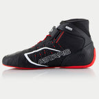 Alpinestars Tech-1 KX V3 kartschoenen, zwart, wit en rood, zijaanzicht met wit ASTARS-logo, rode buitenzool en lasergesneden perforaties, professionele motorsportschoenen voor racing