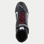 Alpinestars Tech-1 KX V3 schoenen, kartingschoenen, zwart, wit en rood, bovenaanzicht met rode veters en een zwarte enkelband met witte merknaam, wit Alpinestars-logo op de neus, gestroomlijnd ademend ontwerp voor autosportprestaties