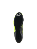 Alpinestars Tech-1 KX V3 Schuhe, Karting-Schuhe, Schwarz und Gelb Fluo, Unteransicht der dünnen Gummisohle mit strukturiertem Grip-Muster und weißem Stern-Logo an der Ferse, entwickelt für Motorsport-Performance.