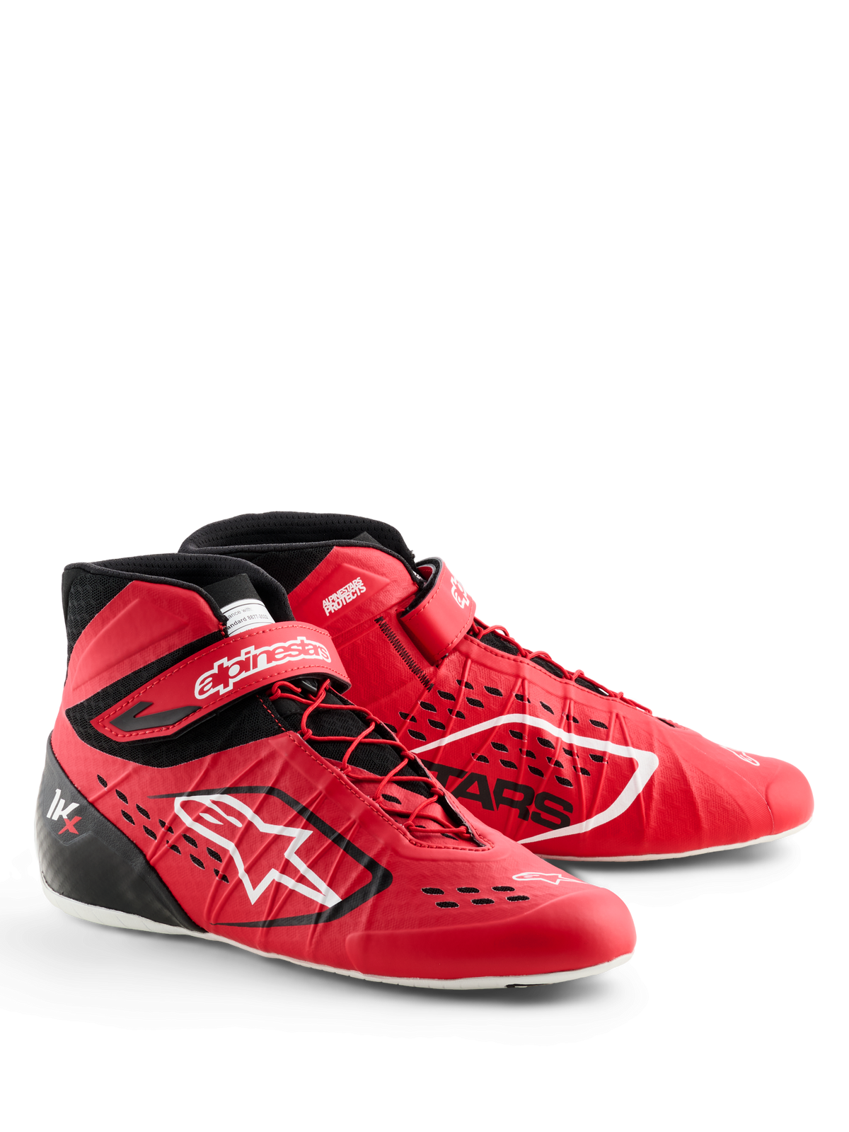 Alpinestars Tech-1 KX V3 schoenen, kartingschoenen, rood en zwart, met asymmetrische vetersluiting en klittenband enkelband, witte Alpinestars-branding, lasergesneden luchtinlaten en een lichtgewicht naadloze constructie voor professionele motorsportprestaties.