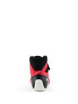 Alpinestars Tech-1 KX V3 Schoenen - FIA, kartingschoenen, rood en zwart, achteraanzicht met focus op de witte hielversteviging, zwarte mesh kraag en gestroomlijnd profiel voor professioneel racen.