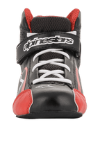 Alpinestars Youth Tech-1 K schoenen, kartingschoenen, zwart, wit en rood, vooraanzicht met witte veters en klittenbandsluiting met merklogo, rode accenten op de neus, lichtgewicht constructie van microvezel en mesh
