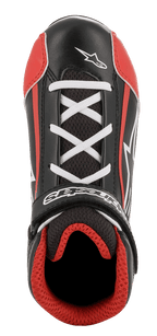 Alpinestars Jeugd Tech-1 K Schoenen, kartschoenen, zwart, wit en rood, bovenaanzicht met witte gekruiste veters, zwarte klittenbandsluiting met logo, rode 3D-mesh voering, duurzame constructie van microvezel en mesh