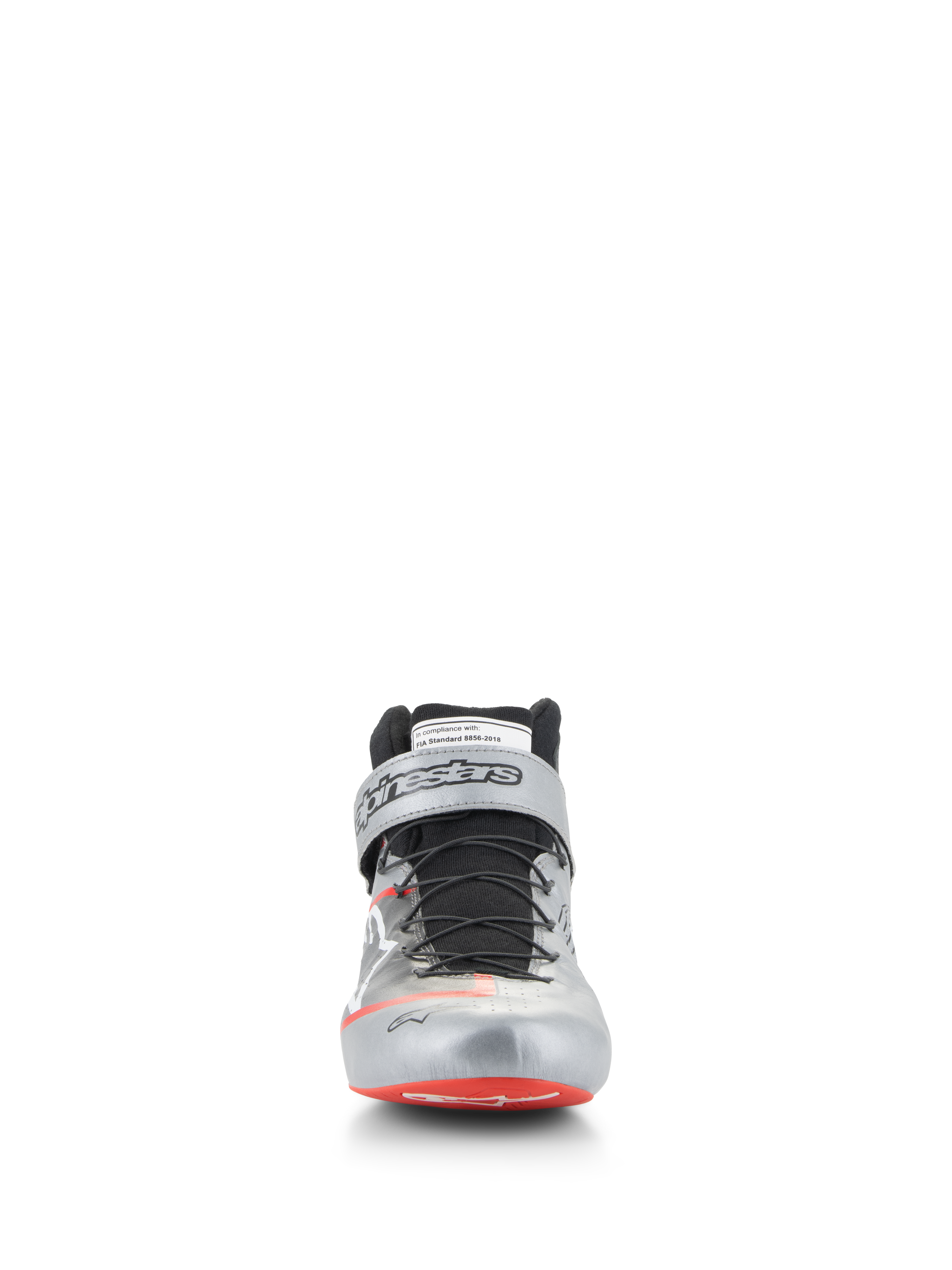 Chaussures Alpinestars Tech-1 Z V3 FIA, chaussures de course automobile, argent foncé, noir et rouge, vue de face présentant une tige en cuir argenté métallisé, un système de laçage rapide noir, des accents rouges sur le bout, le logo Alpinestars sur la sangle de cheville et l'étiquette d'homologation FIA sur la languette
