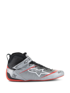 Chaussures de course Alpinestars Tech-1 Z V3 FIA, argent foncé avec accents noirs et rouges, design montant avec logo étoile blanc, semelle rouge, cuir perforé pour la ventilation et fermeture par sangle Velcro
