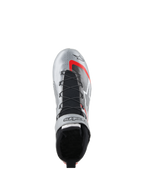 Chaussures Alpinestars Tech-1 Z V3 FIA, chaussures de sport automobile, argent foncé avec accents noir et rouge, vue de dessus montrant le système de laçage rapide, languette tricotée noire et finition en cuir métallisé avec logo distinctif