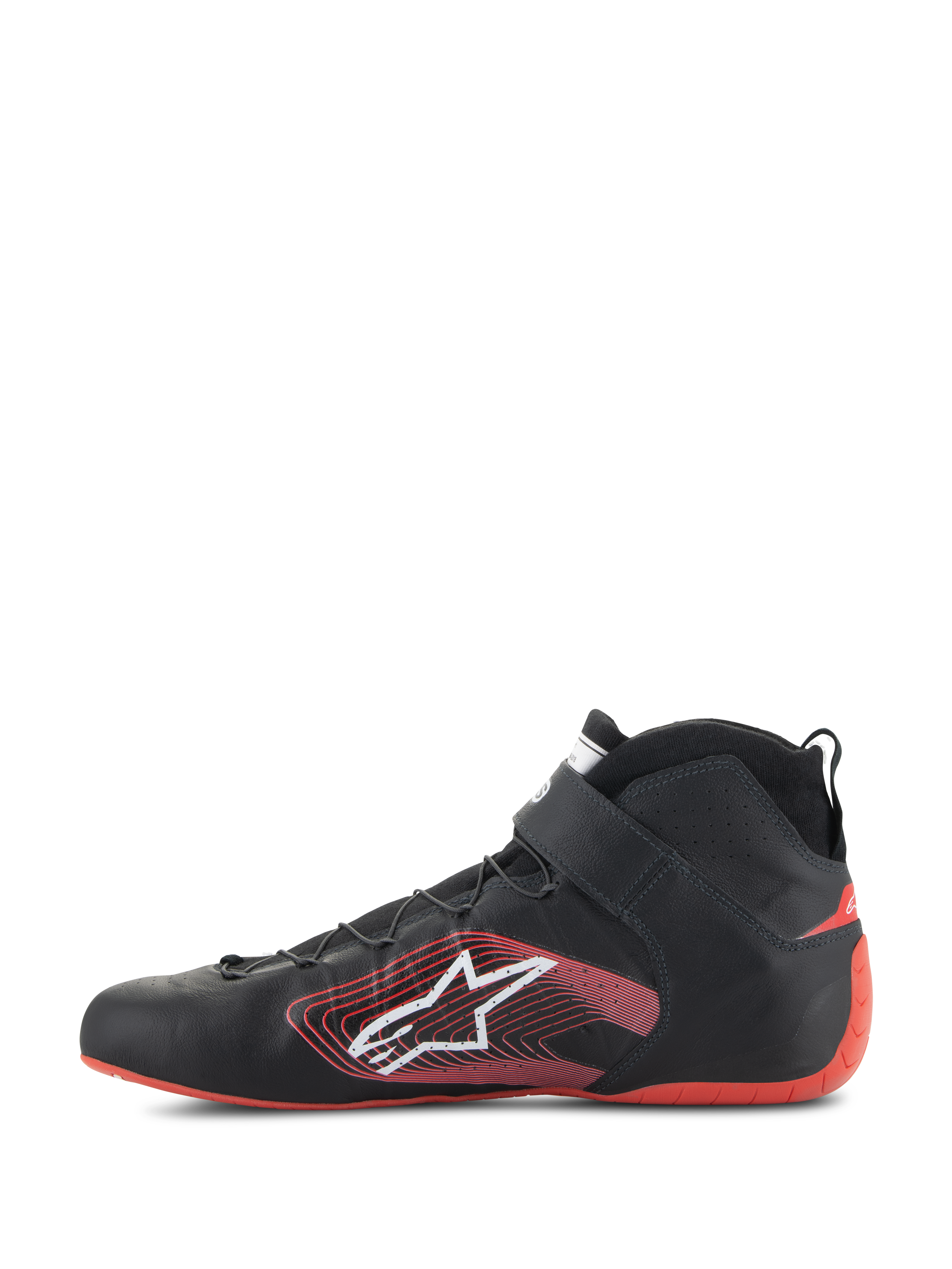 Chaussures Alpinestars Tech-1 Z V3 FIA, chaussures de course automobile, noir et rouge, vue de profil, construction en cuir premium avec contrefort de talon rouge, logo Astars blanc avec graphique linéaire rouge, sangle de cheville et lacets fins
