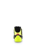 Chaussures Alpinestars Tech-1 Z V3 FIA, chaussures de course automobile, noir et jaune fluo, vue arrière montrant le contrefort de talon jaune fluo et l'accent rouge avec logo blanc, équipement professionnel de sport automobile