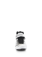 Chaussures Alpinestars Tech-1 Z V3 FIA, chaussures de course automobile professionnelles, blanc et noir, vue de face montrant le système de laçage rapide et la sangle Velcro supérieure avec le logo Alpinestars, tige en cuir perforé pour la respirabilité.