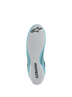 Chaussures Alpinestars Tech-1 Z V3 FIA, chaussures de course automobile, bleu sarcelle clair et blanc, vue de dessous présentant une semelle en caoutchouc blanc avec logo et lettrage Alpinestars noirs, motif de semelle asymétrique pour l'adhérence et le ressenti des pédales.