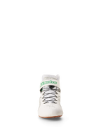 Chaussures Alpinestars Tech-1 Z V3 FIA, chaussures de course et de karting, blanc, vert, gomme et argent, vue de face présentant le logo Alpinestars vert sur la sangle de cheville, le système de laçage rapide noir et la semelle en caoutchouc gomme, chaussures de sport automobile professionnelles