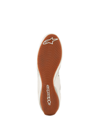 Chaussures Alpinestars Tech-1 Z V3 FIA, chaussures de course automobile, Blanc Vert Gomme Argent, vue de dessous de la semelle extérieure en caoutchouc texturé, motif de bande de roulement asymétrique avec marquage Alpinestars blanc sur la pointe et le talon