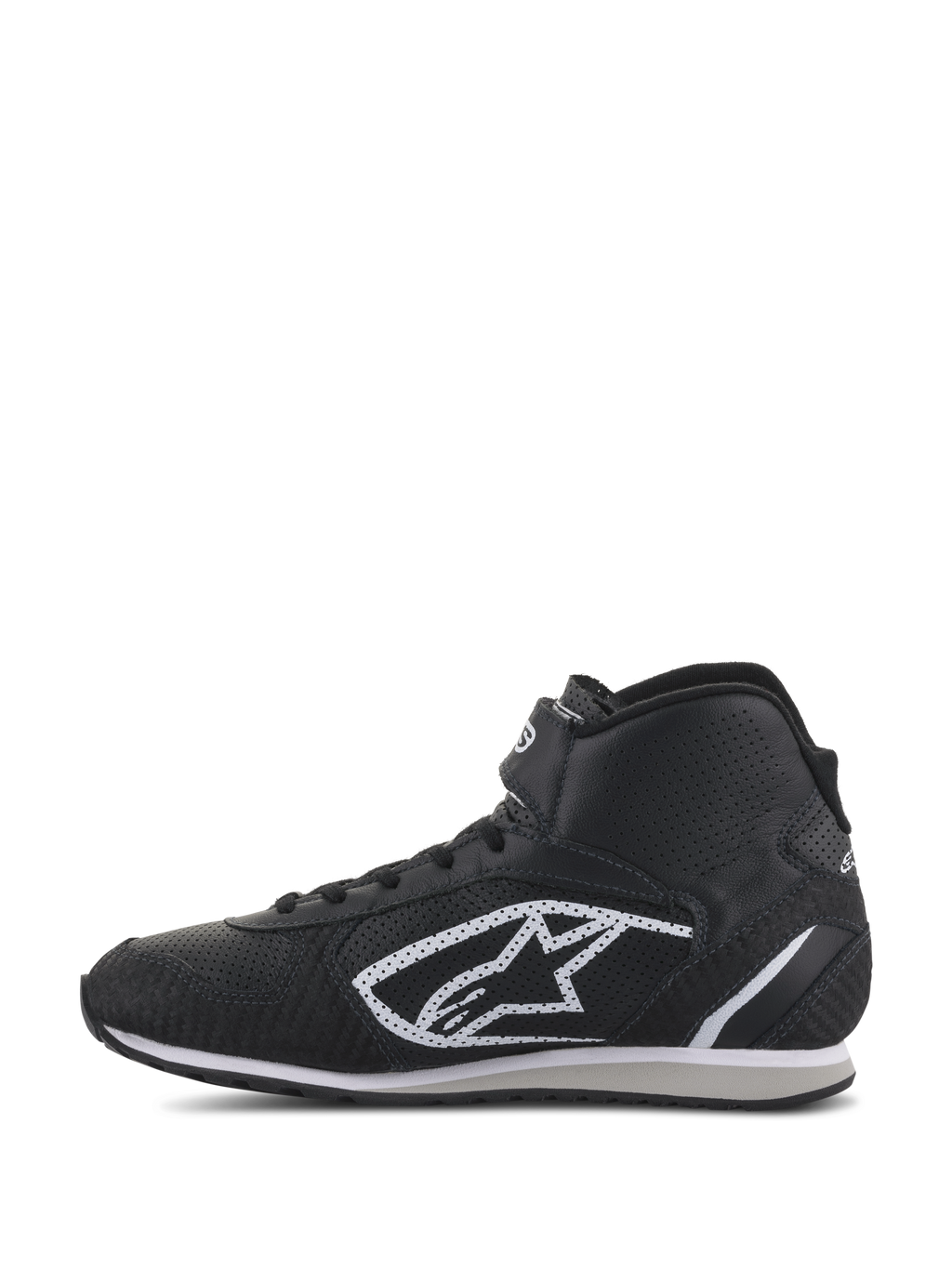 Chaussures Radar Alpinestars, chaussures pour équipe de stand de course automobile, noir et blanc, profil montant doté d'une tige en cuir perforé, logo A-star blanc emblématique sur le côté, sangle de cheville réglable à scratch