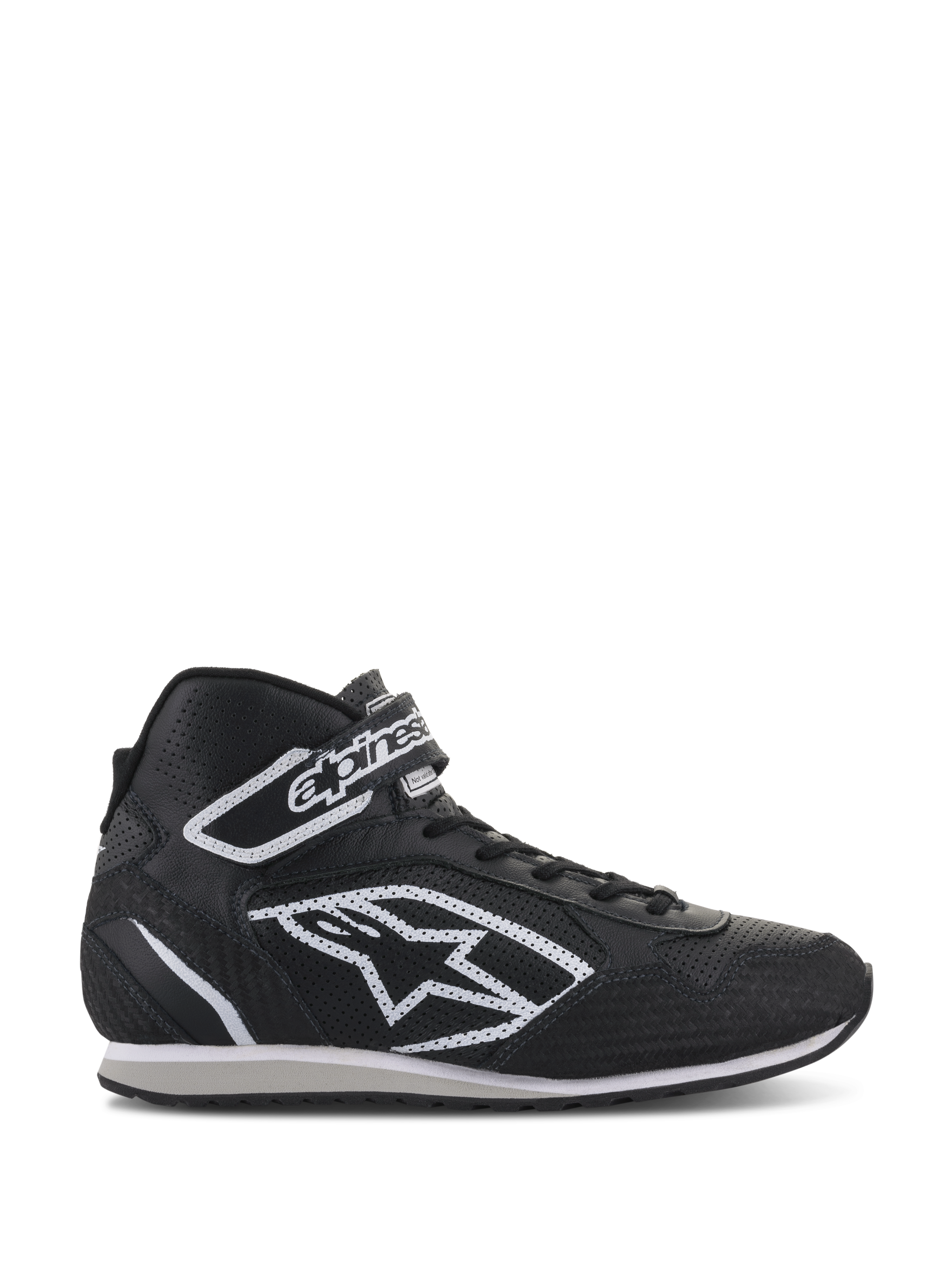 Chaussures Alpinestars Radar, chaussures professionnelles pour équipe de stand de course automobile, noir et blanc, tige en cuir perforé avec grand logo étoile blanc, design montant avec sangle de cheville Velcro et lacets, style durable inspiré du sport automobile