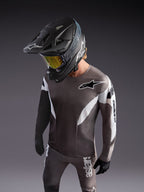 Maillot VTT A-Supra Elite Faded Gray, modèle micro-perforé léger avec graphismes racing et logo ASTARS.