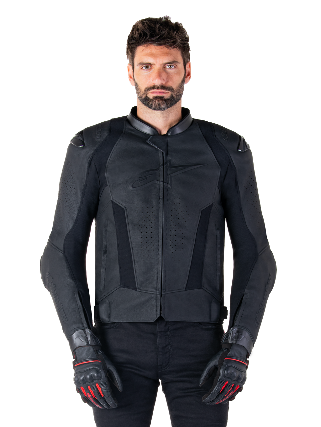 Alpinestars Missile V3, blouson de moto de course en cuir noir, porté par un mannequin avec gants et pantalon noirs assortis, doté de cuir perforé pour la ventilation, de sliders d'épaules externes et d'un design sportif élégant