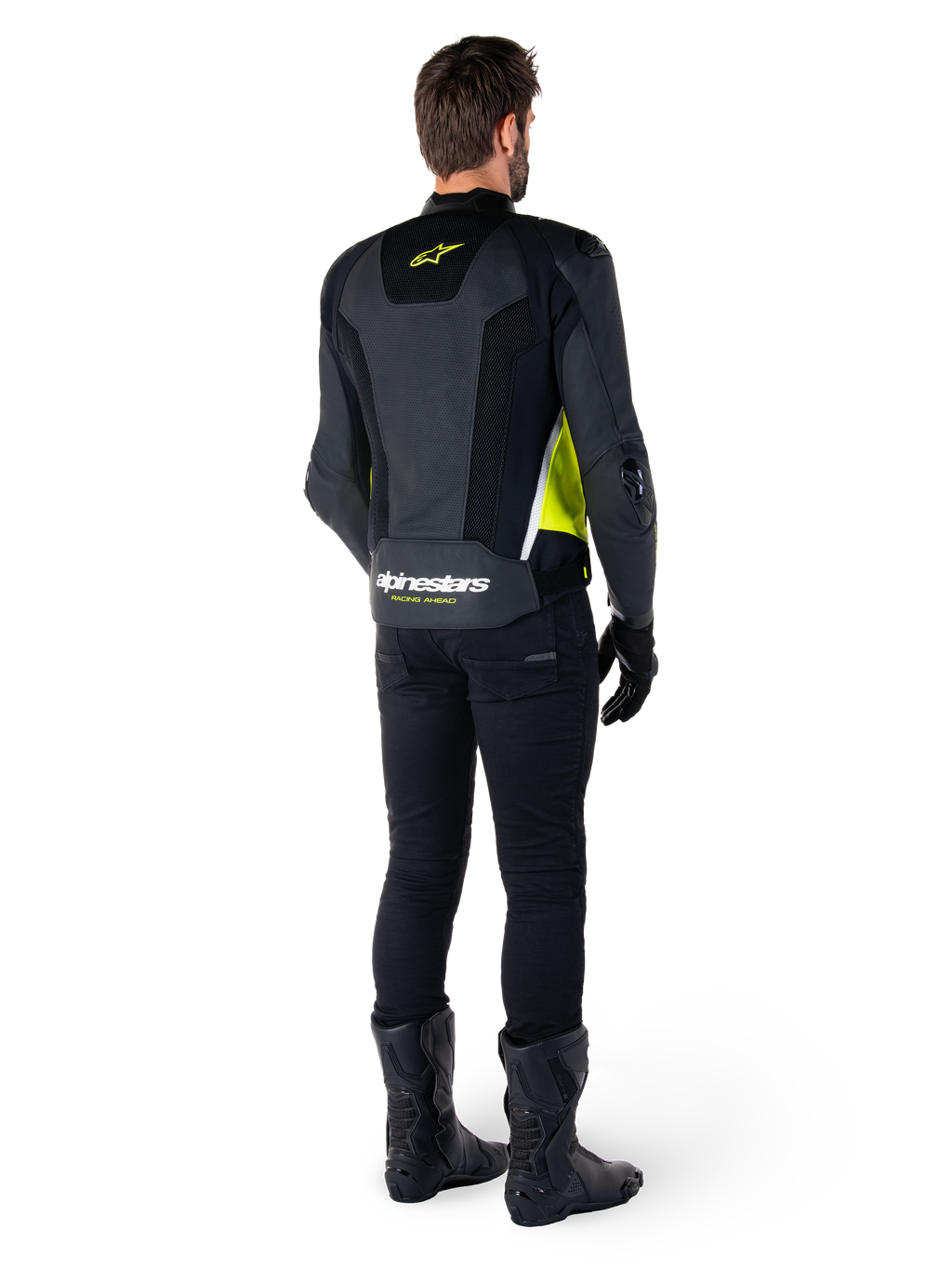 Alpinestars Missile V3 Airflow Lederjacke, Schwarz Fluo-Gelb Weiß, Rückansicht am Fahrer, mit perforierten Leder-Rückenpanelen, gelbem Alpinestars-Logo und weißen Akzenten, getragen mit schwarzer Motorradhose und Stiefeln
