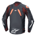Alpinestars GP Plus R V4 Rideknit Lederjacke, Schwarz Rot Fluo Weiß, Rückansicht, mit technischen RIDEKNIT® Stretch-Einsätzen und hochwertiger Lederkonstruktion, weißes Alpinestars-Branding auf den Ärmeln und dem unteren Rücken