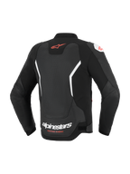 Alpinestars GP Force V2 Air Leren Jas, achteraanzicht, zwart en wit, voorzien van een uitgebreid geperforeerd rugpaneel voor ventilatie, rood Alpinestars-logo op de bovenrug, witte merknaam op de onderrug, hoogwaardige runderleren constructie voor sportief rijden